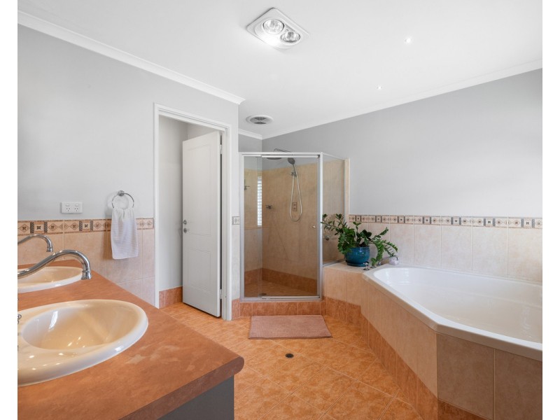 17 Dumas Drive, Bedfordale WA 6112