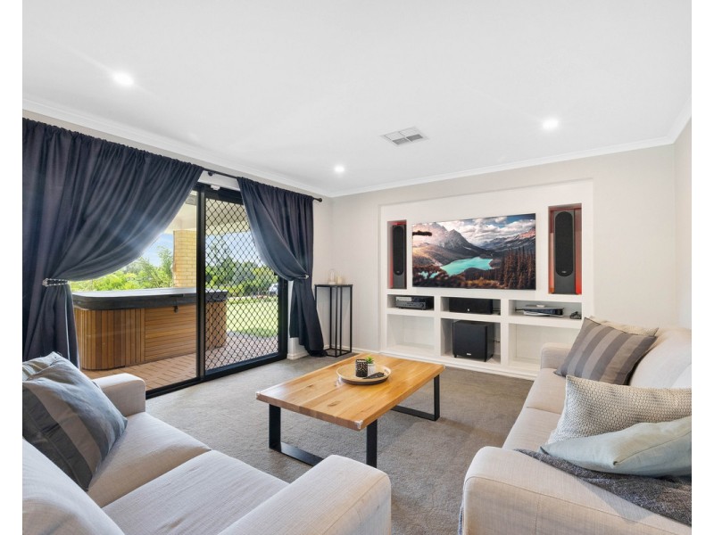 17 Dumas Drive, Bedfordale WA 6112