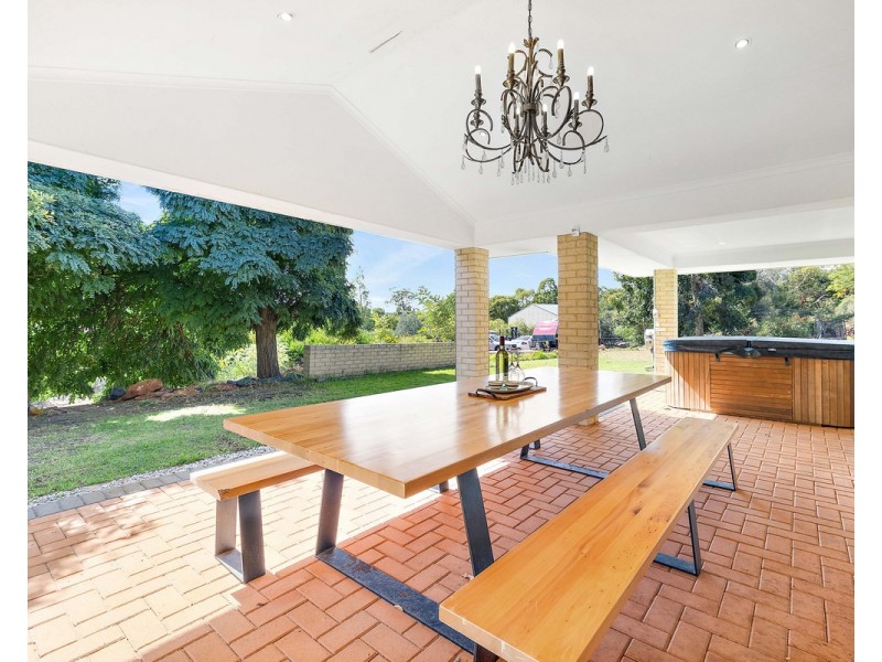 17 Dumas Drive, Bedfordale WA 6112