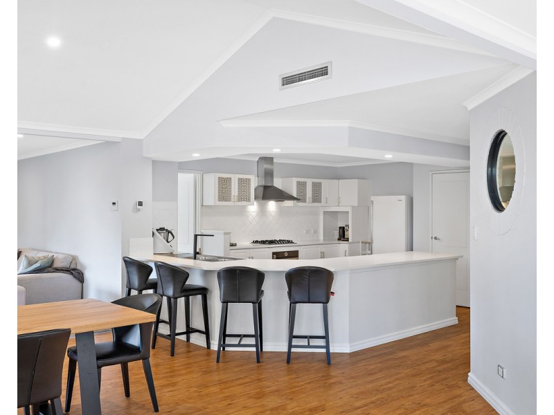 17 Dumas Drive, Bedfordale WA 6112