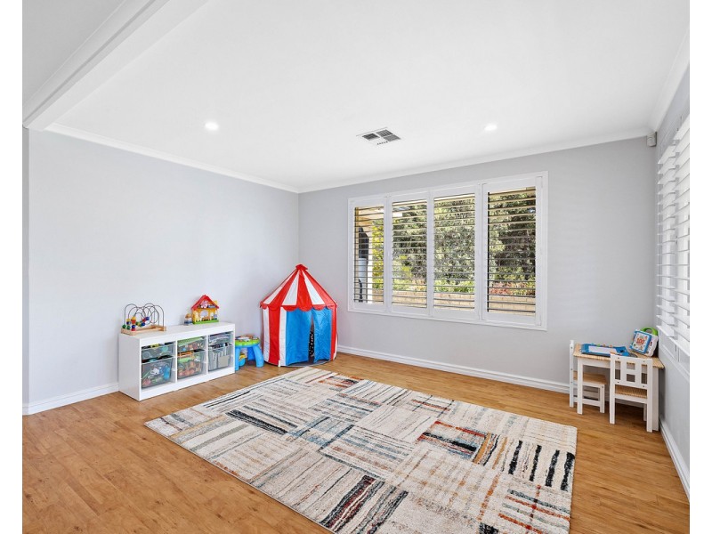 17 Dumas Drive, Bedfordale WA 6112