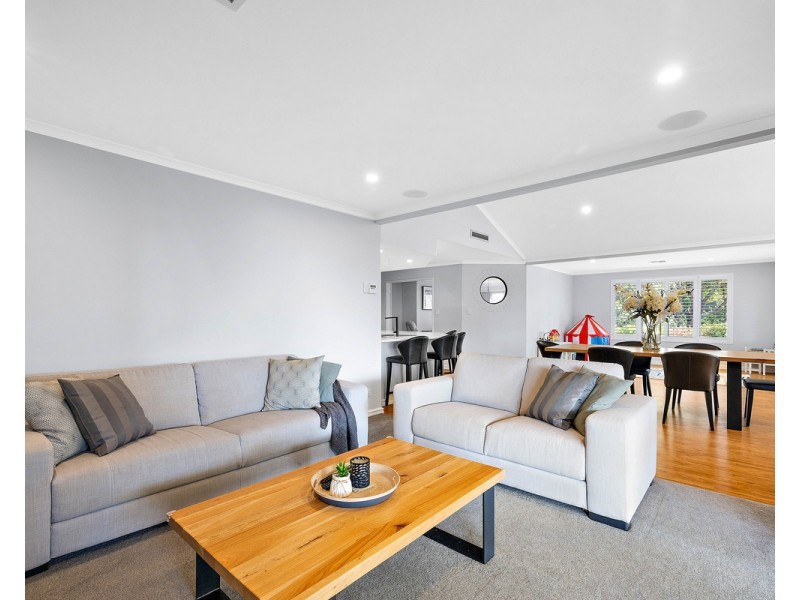 17 Dumas Drive, Bedfordale WA 6112