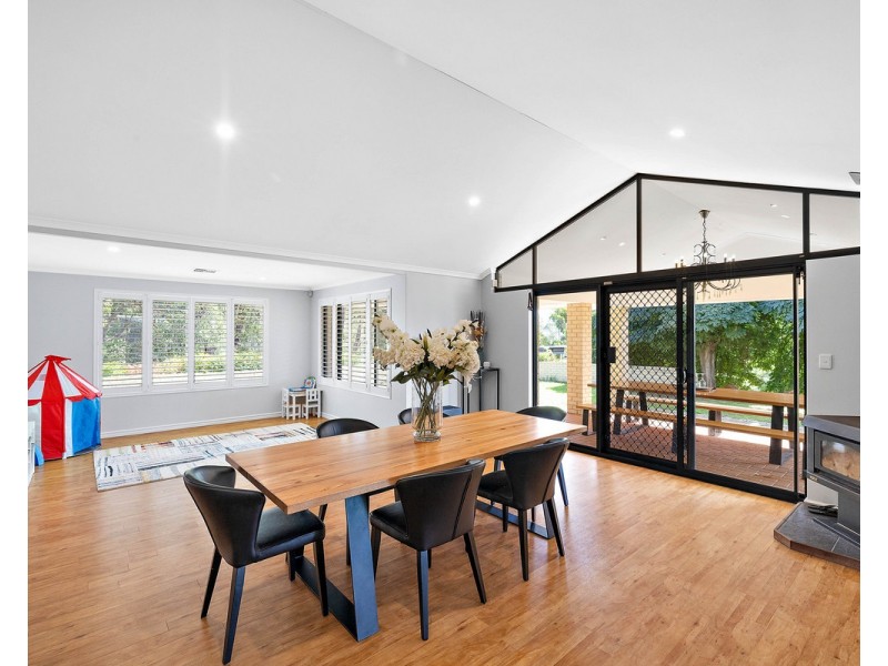 17 Dumas Drive, Bedfordale WA 6112