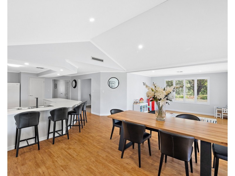 17 Dumas Drive, Bedfordale WA 6112