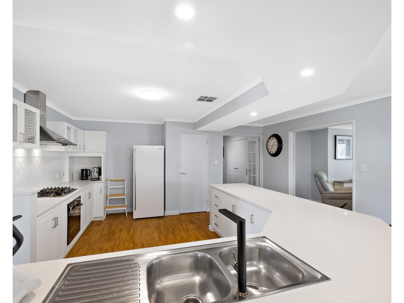 17 Dumas Drive, Bedfordale WA 6112