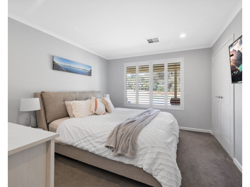 17 Dumas Drive, Bedfordale WA 6112