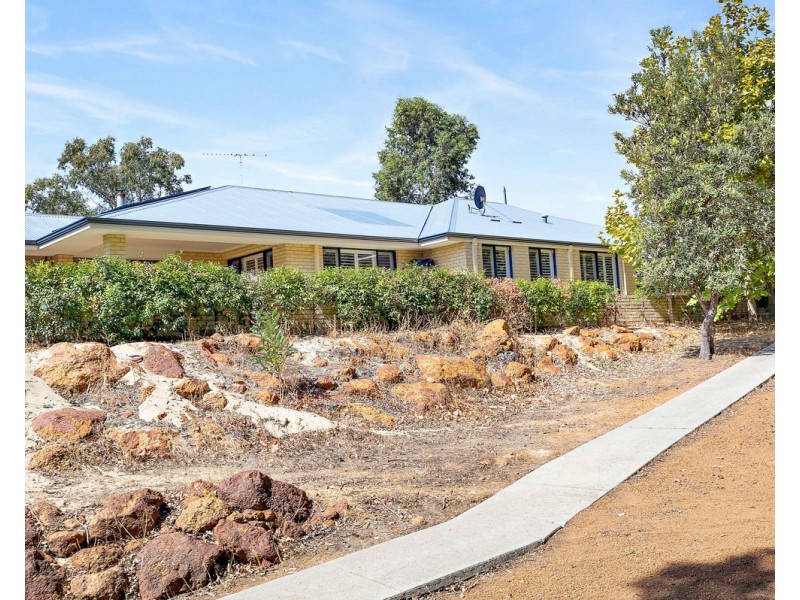 17 Dumas Drive, Bedfordale WA 6112