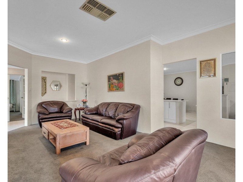 6 Rushmore Avenue, Canning Vale WA 6155