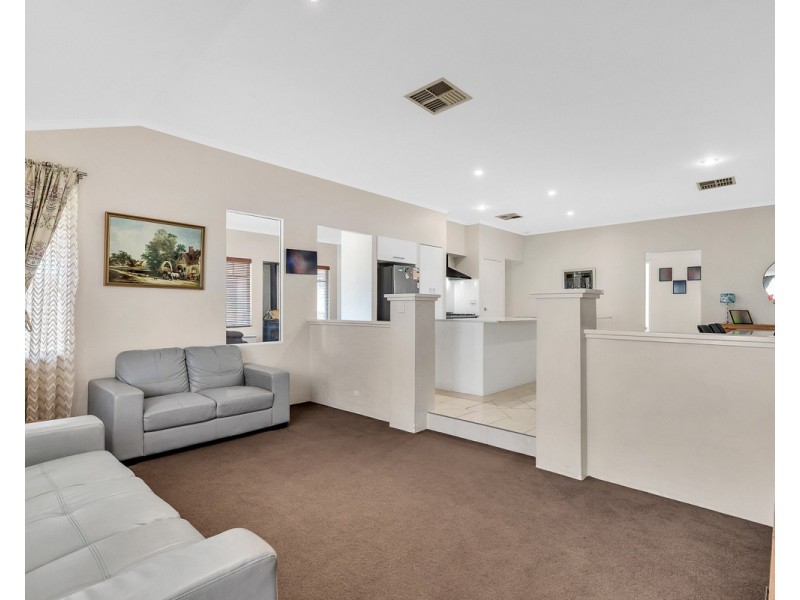 6 Rushmore Avenue, Canning Vale WA 6155