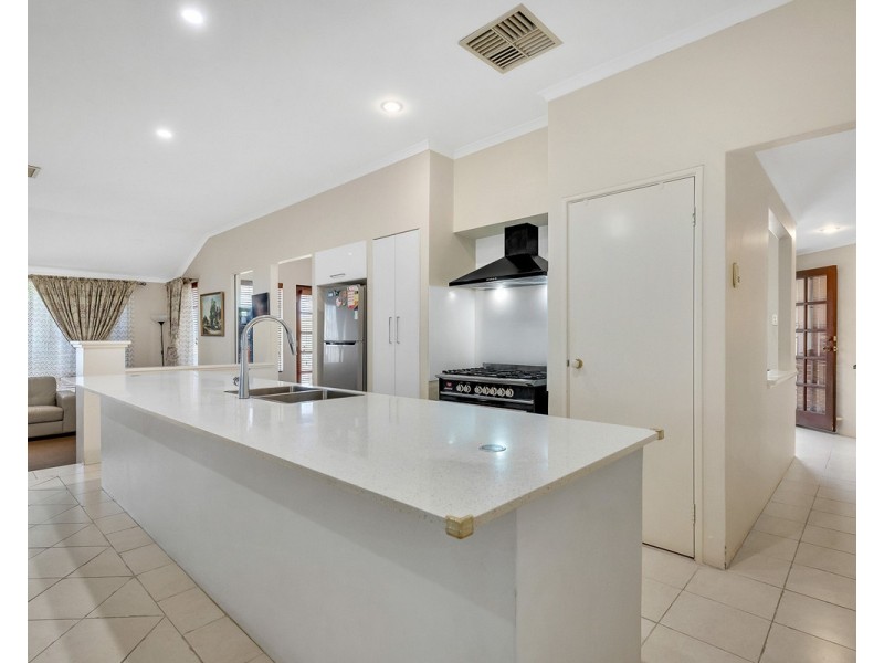 6 Rushmore Avenue, Canning Vale WA 6155