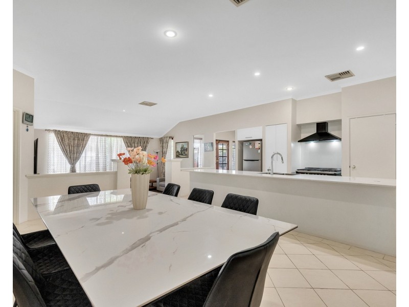 6 Rushmore Avenue, Canning Vale WA 6155