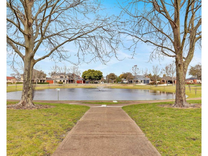 6 Rushmore Avenue, Canning Vale WA 6155