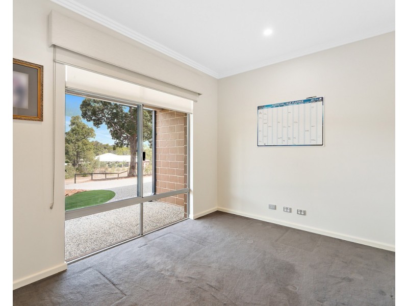 4 Meldrum Loop, Bedfordale WA 6112
