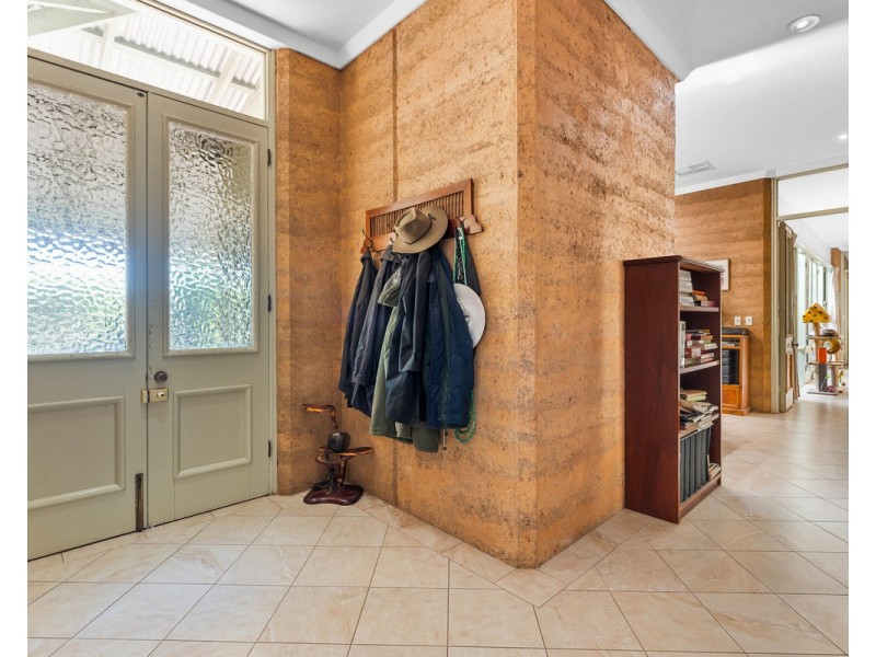 231 Albany Highway, Bedfordale WA 6112