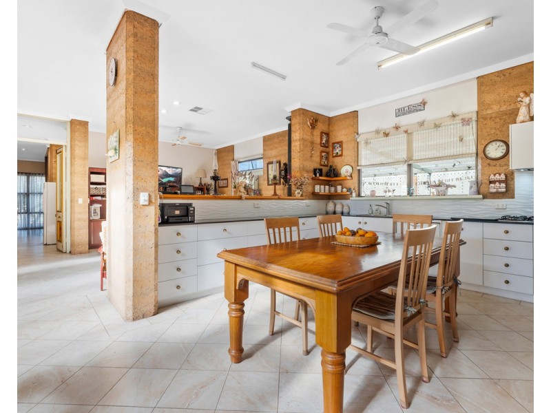 231 Albany Highway, Bedfordale WA 6112