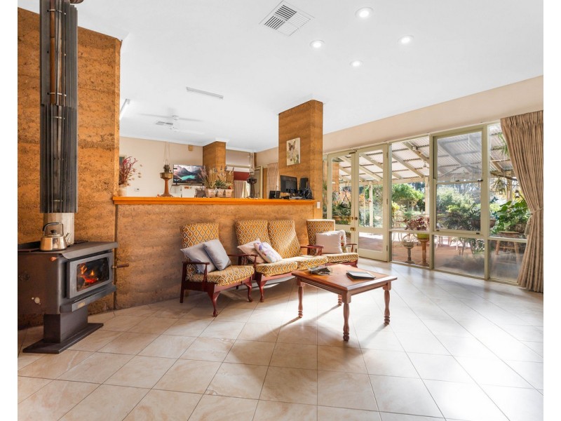 231 Albany Highway, Bedfordale WA 6112