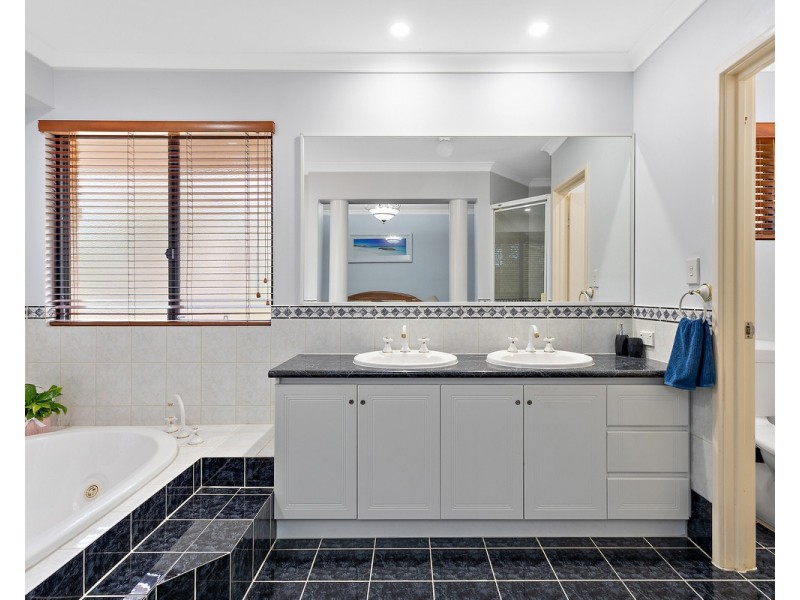 17 Darling Range Drive, Bedfordale WA 6112