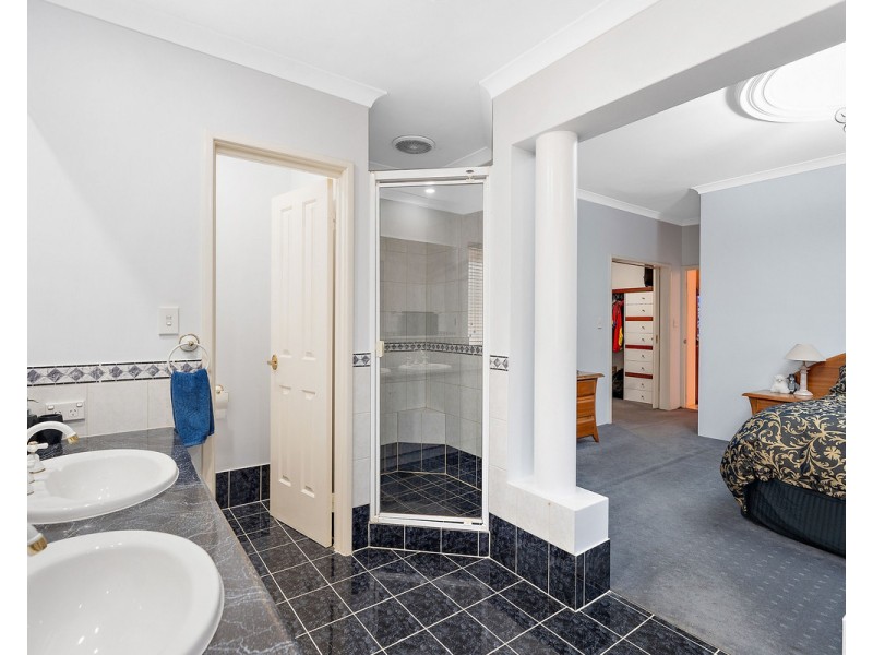 17 Darling Range Drive, Bedfordale WA 6112