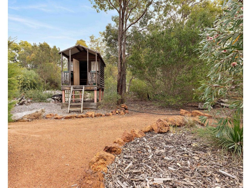 17 Darling Range Drive, Bedfordale WA 6112