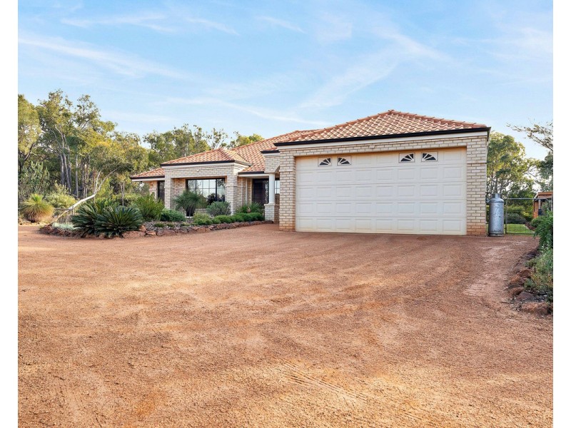 17 Darling Range Drive, Bedfordale WA 6112
