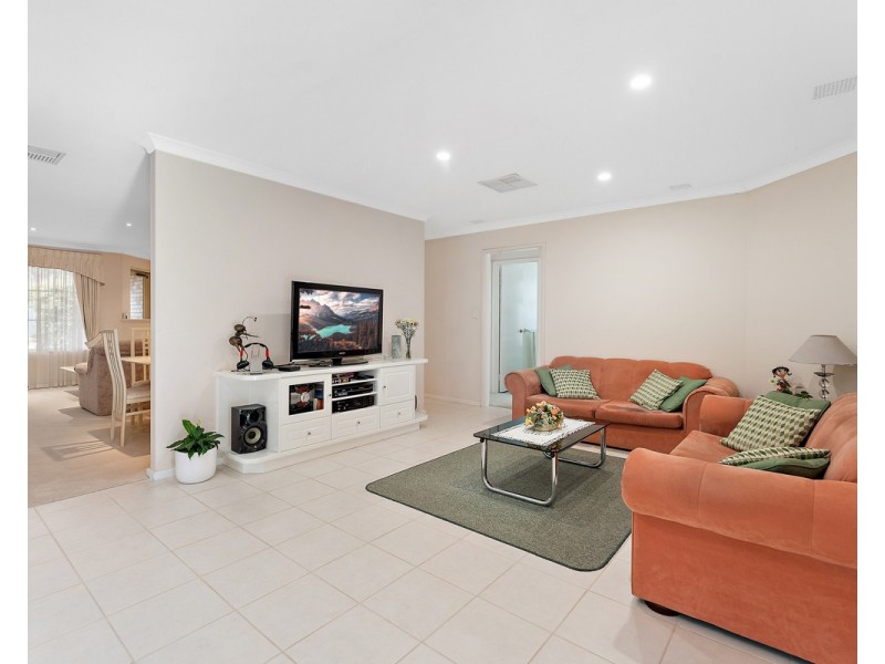 17 Granada Loop, Seville Grove WA 6112