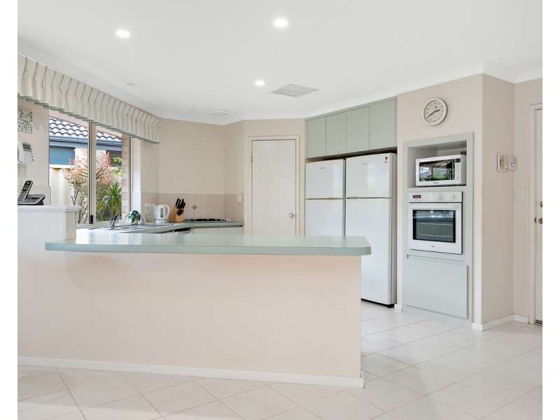 17 Granada Loop, Seville Grove WA 6112