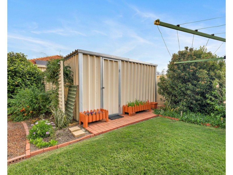 17 Granada Loop, Seville Grove WA 6112