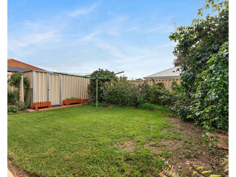 17 Granada Loop, Seville Grove WA 6112