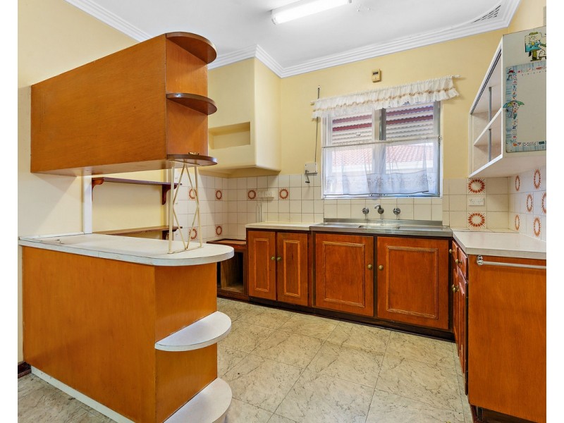 122 Renou Street, East Cannington WA 6107