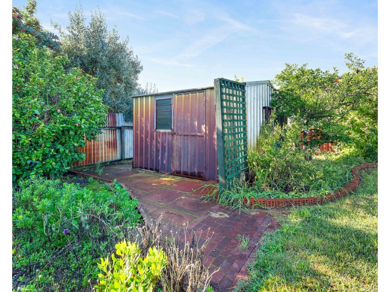 122 Renou Street, East Cannington WA 6107