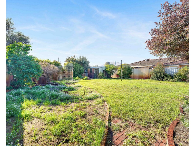 122 Renou Street, East Cannington WA 6107