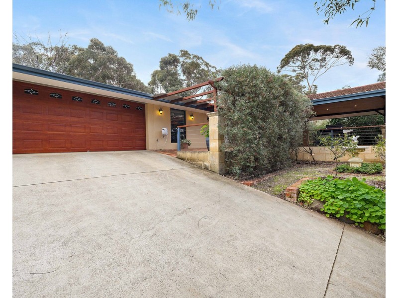 81 Amethyst Crescent, Mount Richon WA 6112