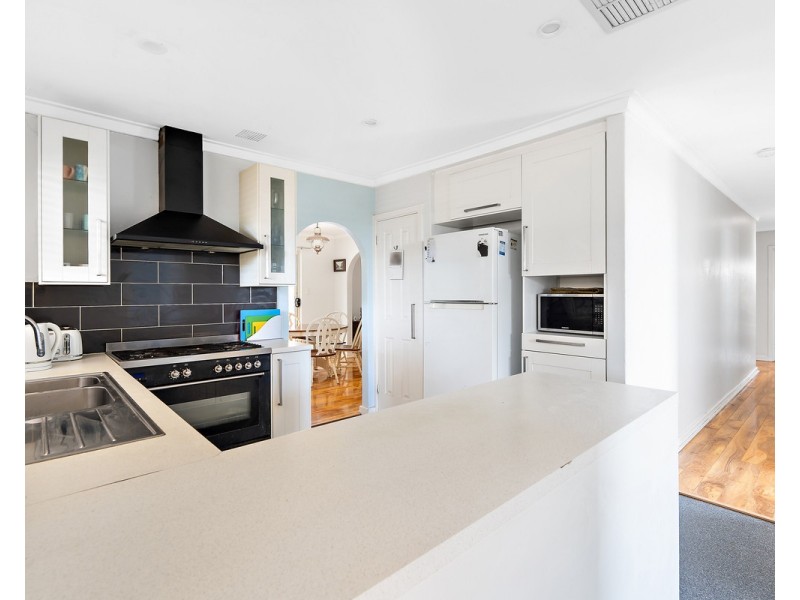 12 Alola Street, Kelmscott WA 6111