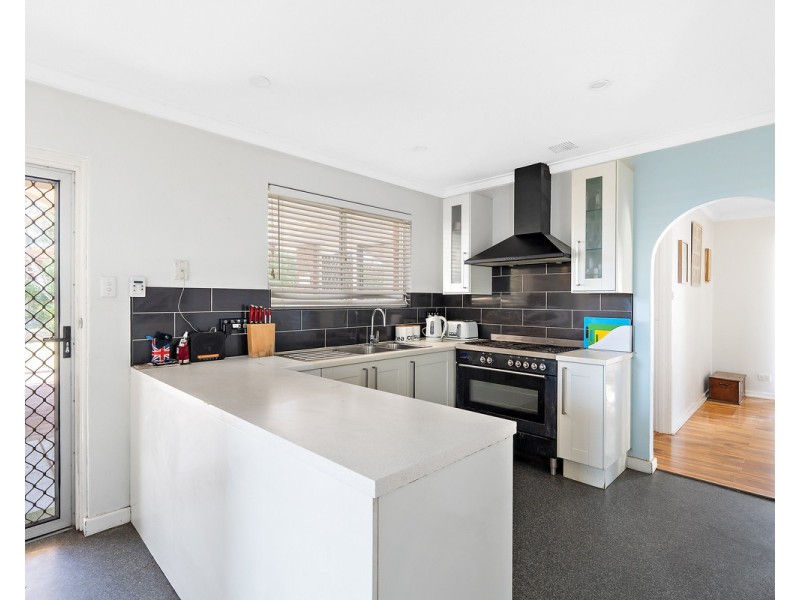 12 Alola Street, Kelmscott WA 6111