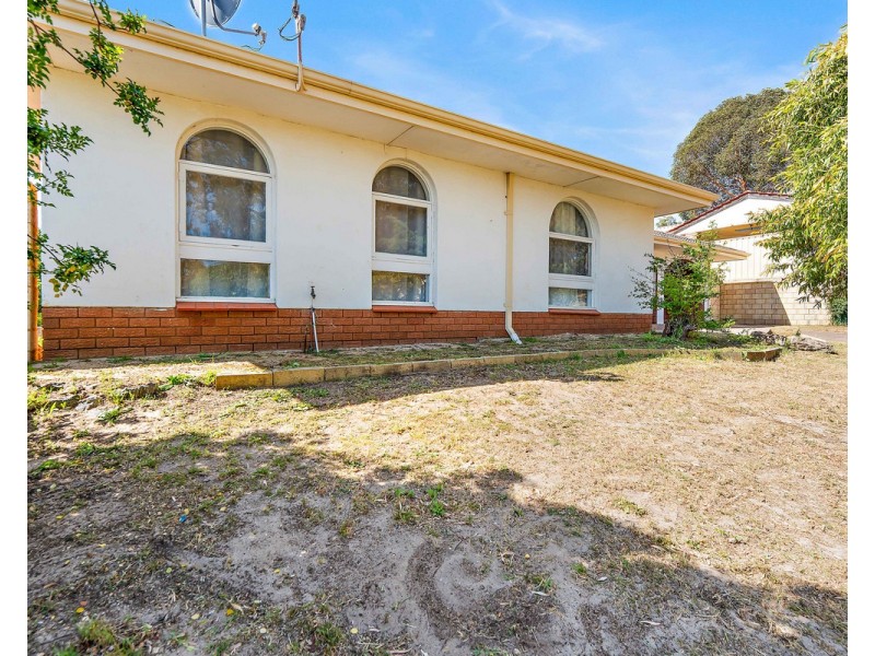 12 Alola Street, Kelmscott WA 6111