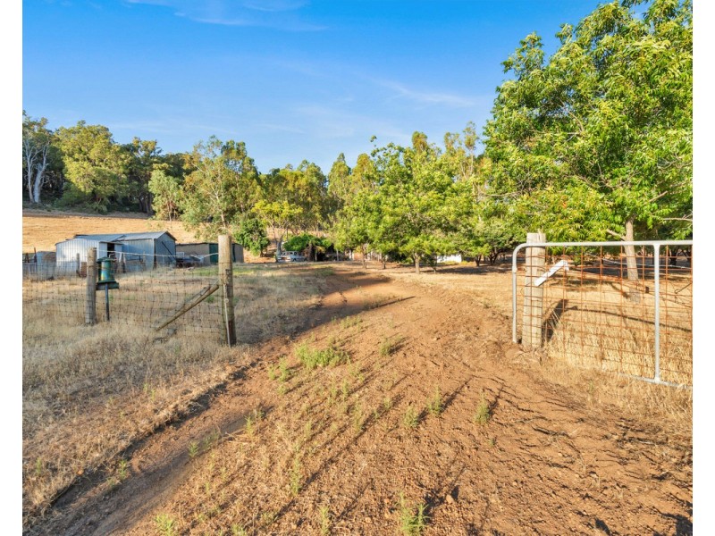 144 Canns Road, Bedfordale WA 6112