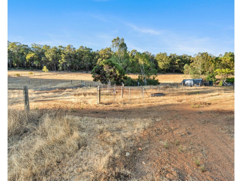 144 Canns Road, Bedfordale WA 6112