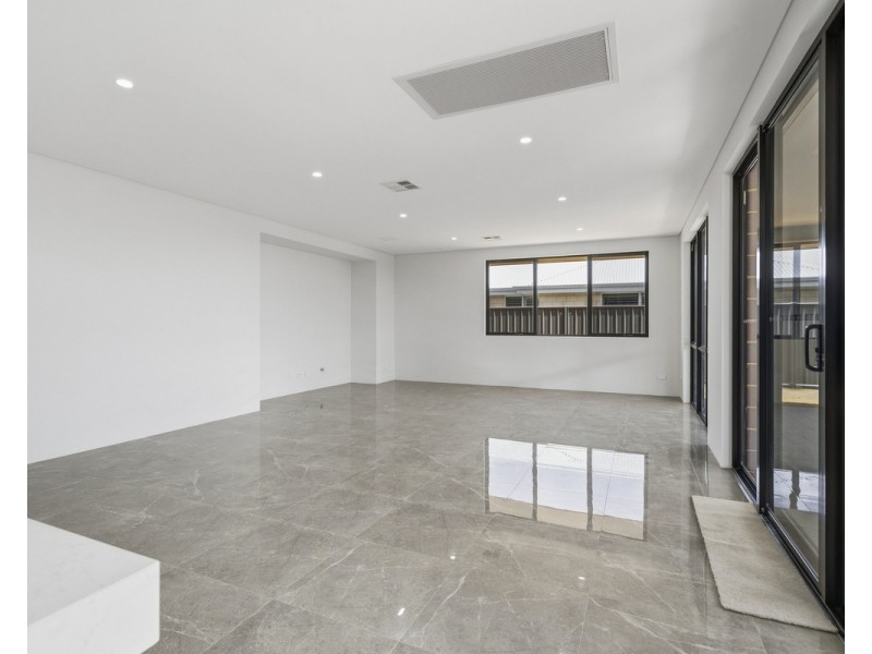 75 Willowdale Promenade, Piara Waters WA 6112