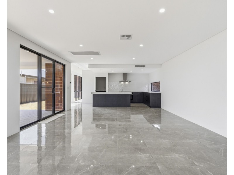 75 Willowdale Promenade, Piara Waters WA 6112