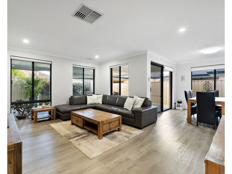 33 Tipperary Bend, Canning Vale WA 6155