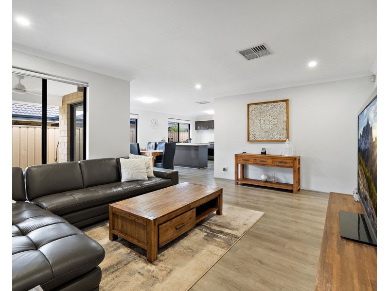 33 Tipperary Bend, Canning Vale WA 6155