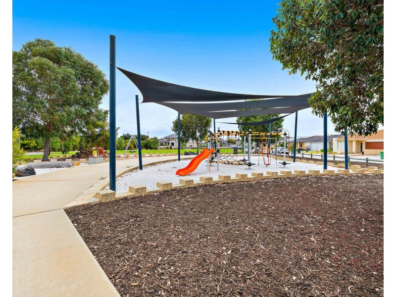 33 Tipperary Bend, Canning Vale WA 6155