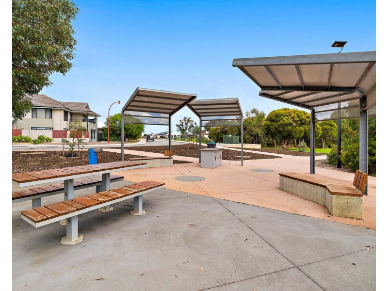 33 Tipperary Bend, Canning Vale WA 6155