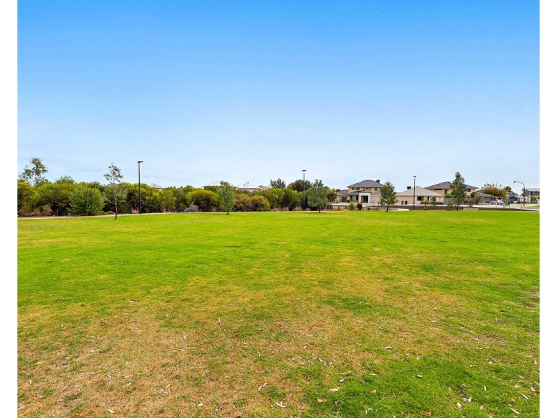 33 Tipperary Bend, Canning Vale WA 6155