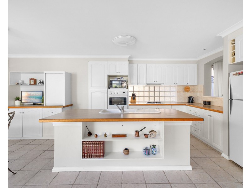 25 Chatsworth Gate, Canning Vale WA 6155