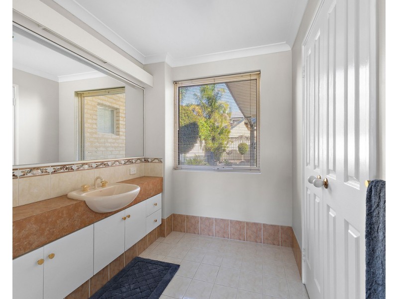 25 Chatsworth Gate, Canning Vale WA 6155