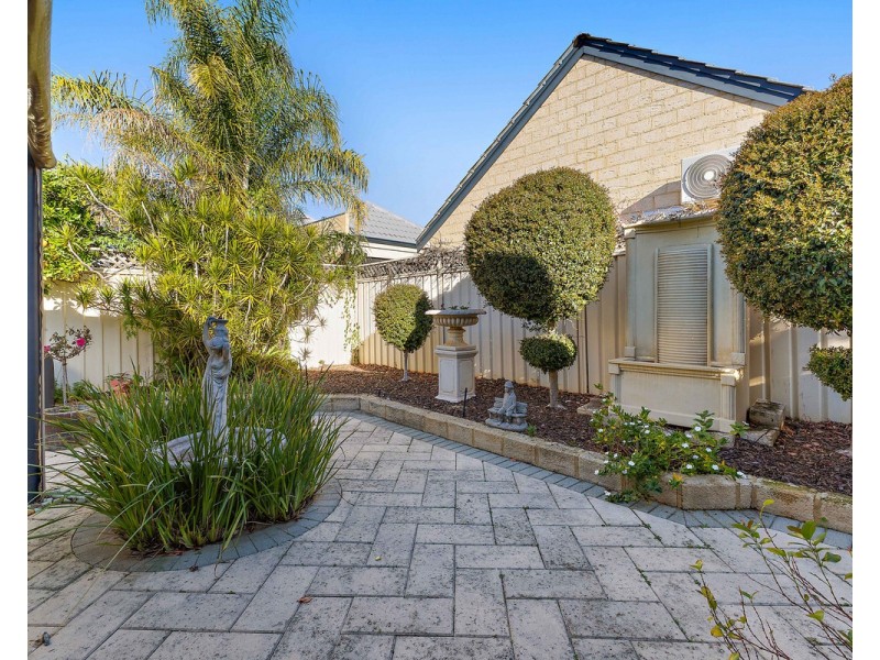 25 Chatsworth Gate, Canning Vale WA 6155