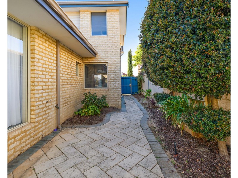 25 Chatsworth Gate, Canning Vale WA 6155