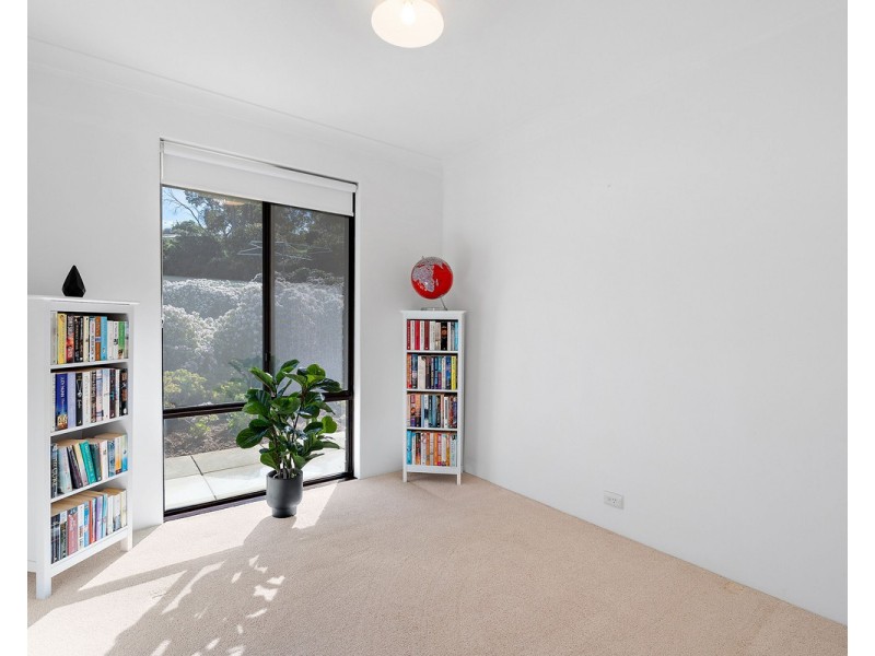 8 Ophelia Grove, Mount Nasura WA 6112