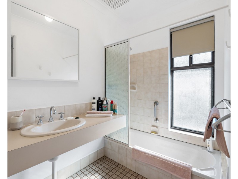 8 Ophelia Grove, Mount Nasura WA 6112